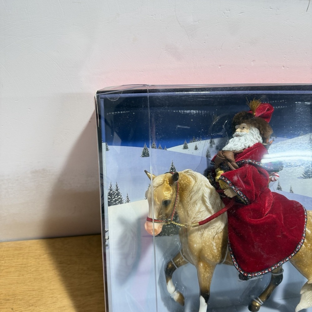 Breyer Father Christmas Holiday Horse Eighth in a Series 2004 New in Box #700404 - Picture 4 of 11